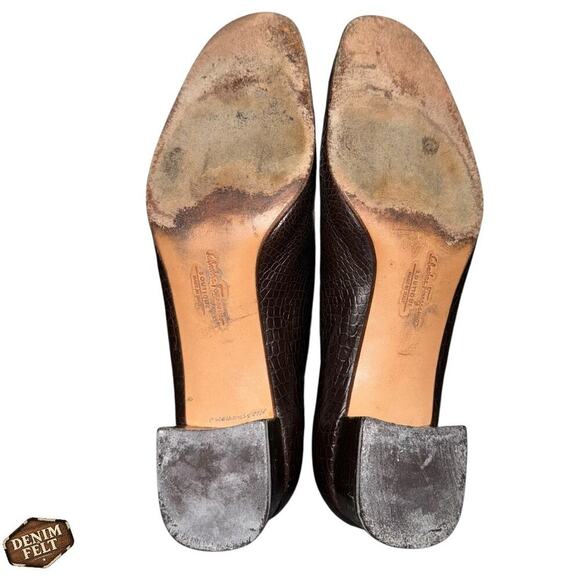 Salvatore Ferragamo Brown Croc-Embossed Vara Heels Gold Bit Buckle Sz 8 2A Italy - Picture 12 of 13